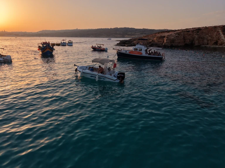 Bareboat Rental Motorboat Buccaneer with a boat licence