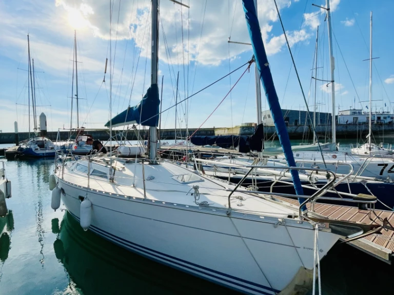 Jeanneau Sun Odyssey 33 charter bareboat or captained in  Le Havre
