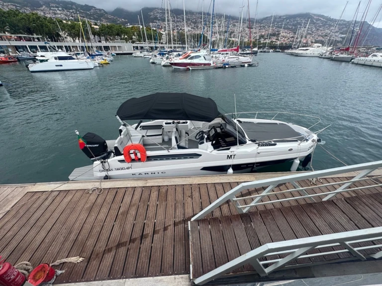 Motorboat rental in Porto do Funchal - Karnic R8S