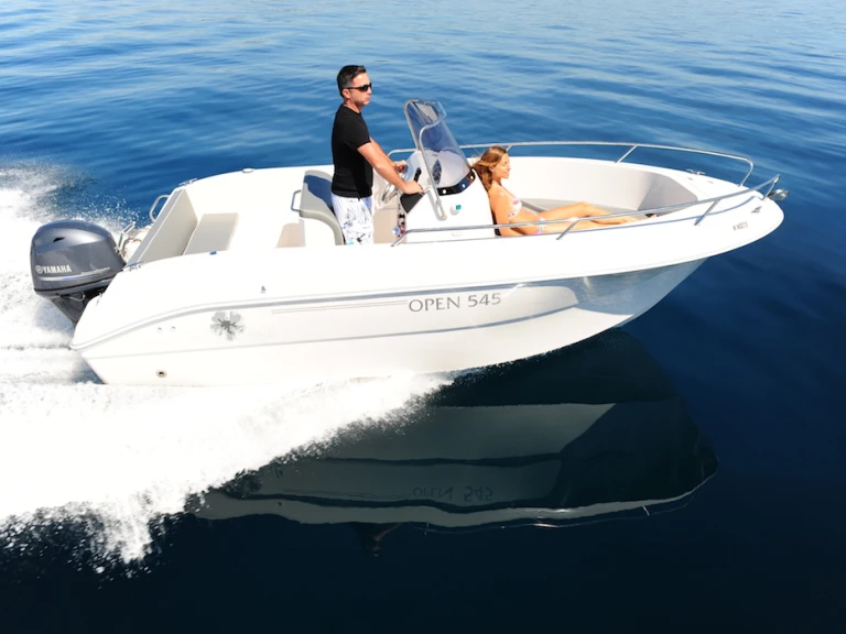 Boat rental Pacific Craft Pacific Craft 545 Open in Sète on Samboat