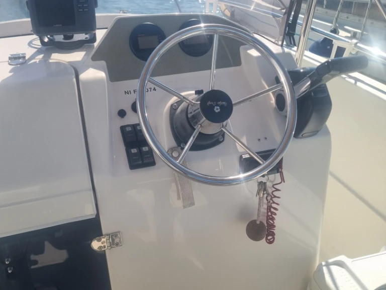 Yacht charter Saint-Laurent-du-Var cheap Pacific Craft 545 Open