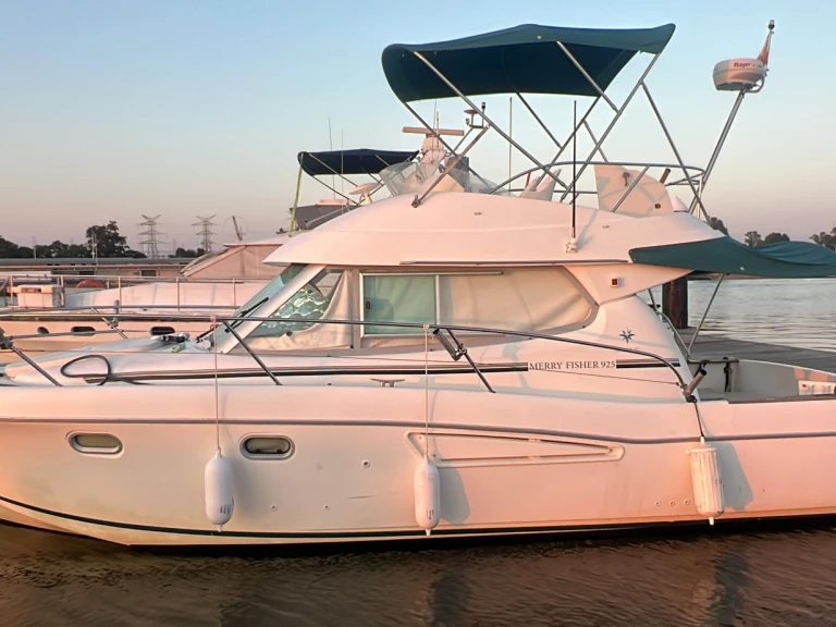 Motorboat rental in Real Club Marítimo de Huelva - Jeanneau Merry Fisher 925 Fly