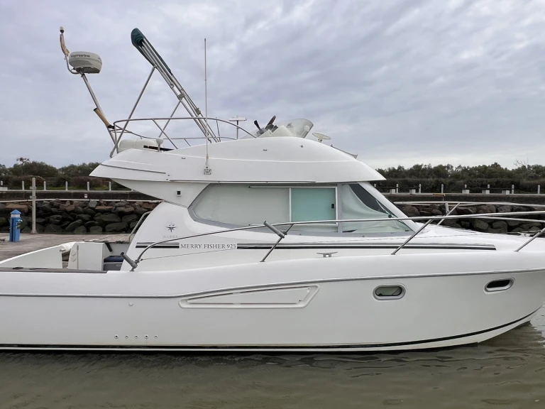 Jeanneau Merry Fisher 925 Fly charter bareboat or captained in  Real Club Marítimo de Huelva