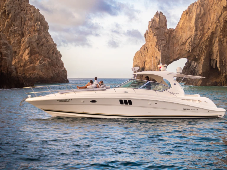 Motorboat rental with or without captain Sea Ray Cabo San Lucas