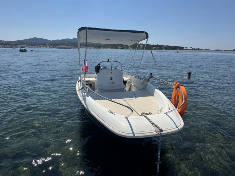 Boat rental Bénéteau Flyer 500 in Six-Fours-les-Plages on Samboat