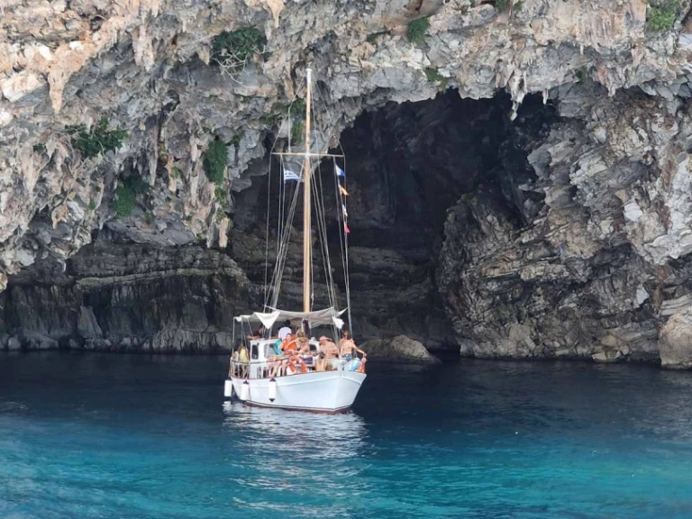 Sailboat rental in Nydri - Greece Liberty