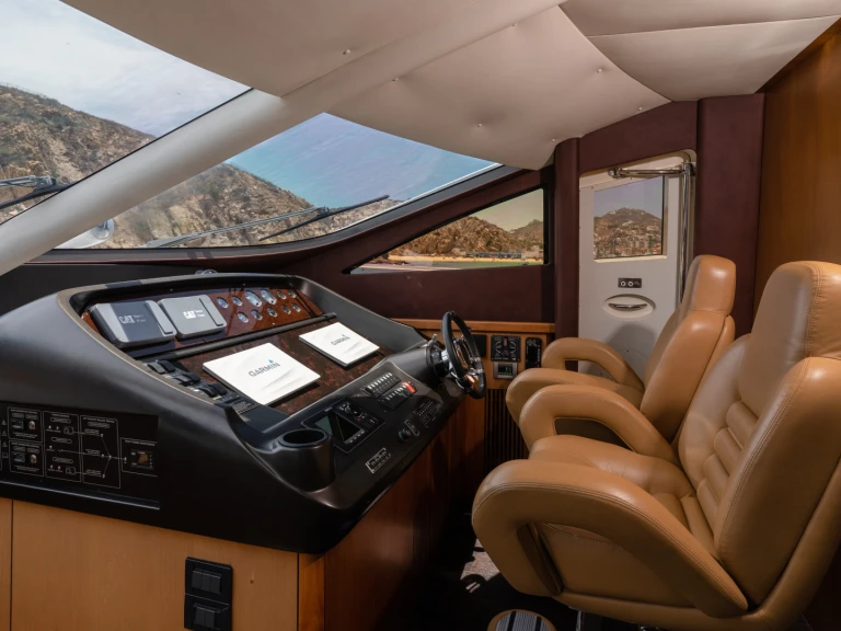 Boat rental Sunseeker Yacht 75 in Cabo San Lucas on Samboat