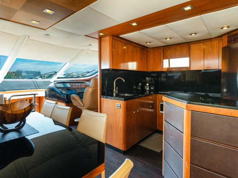 Sunseeker Yacht 75 in Cabo San Lucas on SamBoat