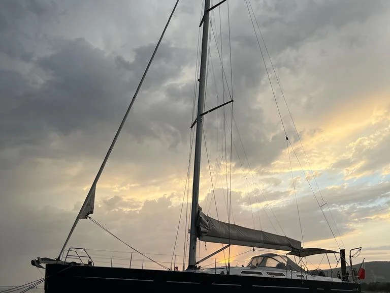 Sailboat for rent Cres at the best price