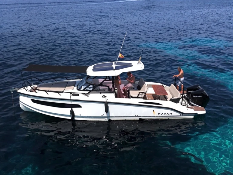 Boat rental Quicksilver Navan S30 in Santa Eulària des Riu on Samboat