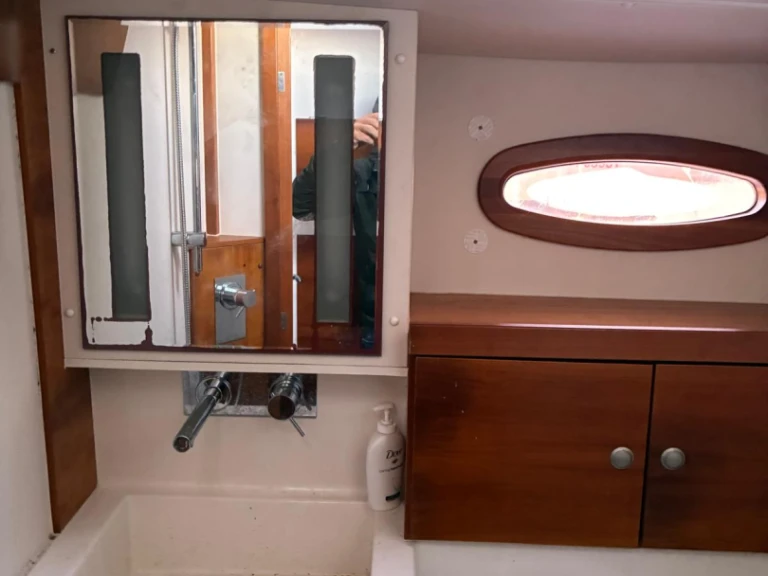 Sailboat for rent Cres at the best price