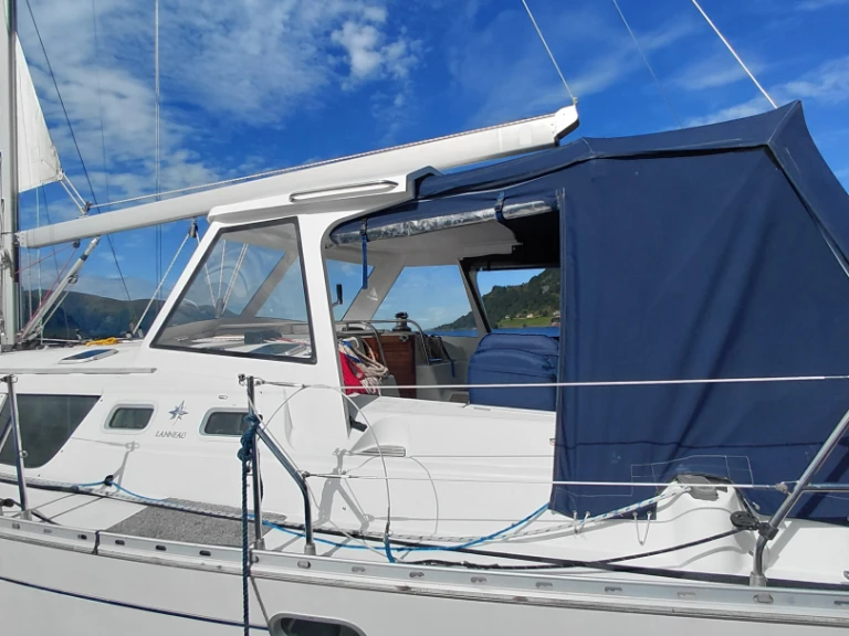Sailboat rental in Selje - Jeanneau Sun odyssée 43 DS