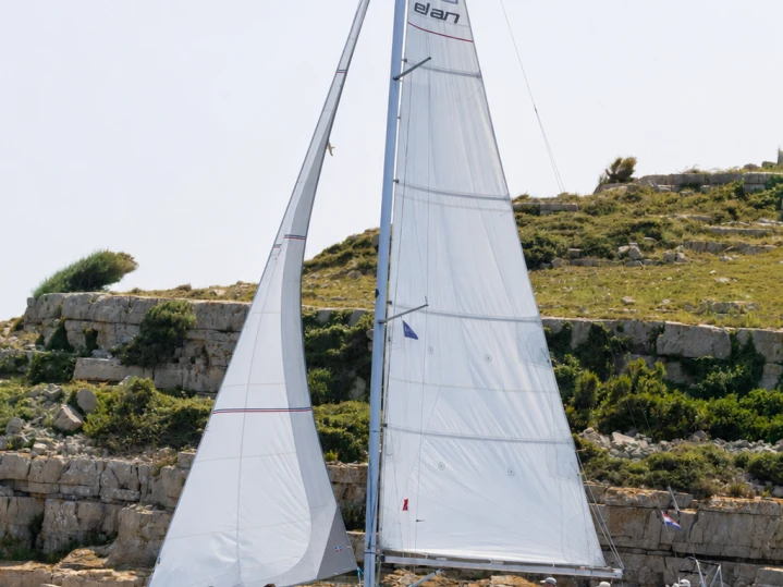 Rent a Elan E4 Betina