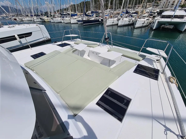 Yacht charter Saint-Mandrier-sur-Mer cheap Bali Catspace Voile