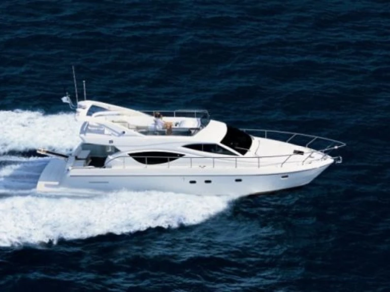 Boat rental Ferretti Ferretti 53 in Marseille on Samboat