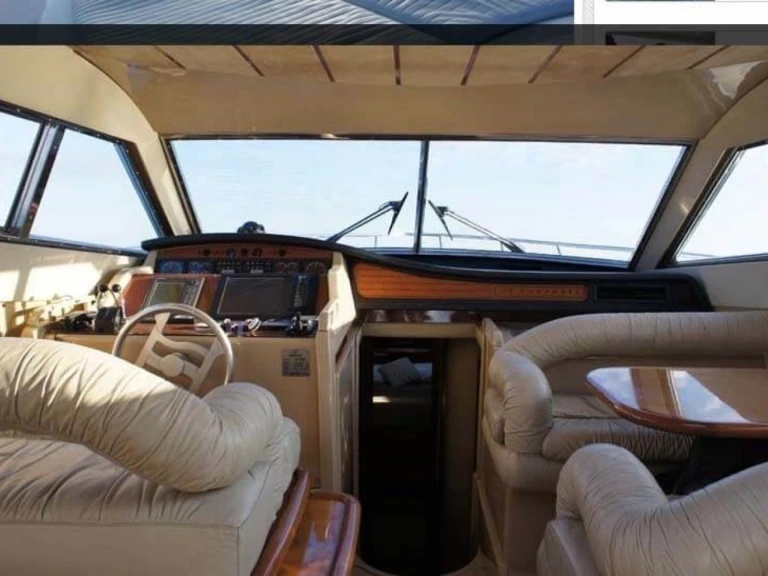 Boat rental Ferretti Ferretti 53 in Marseille on Samboat