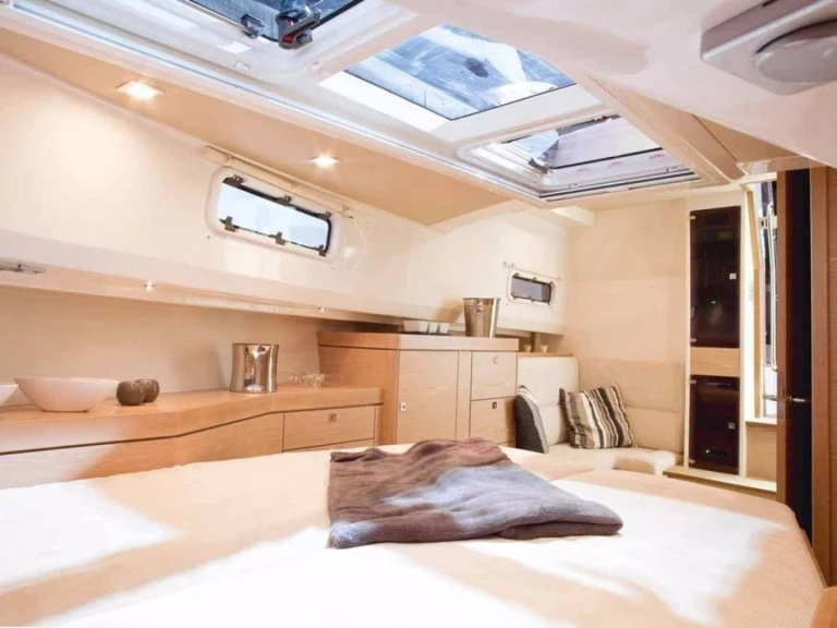 Rent a Fjord Fjord 40 Open Marseille