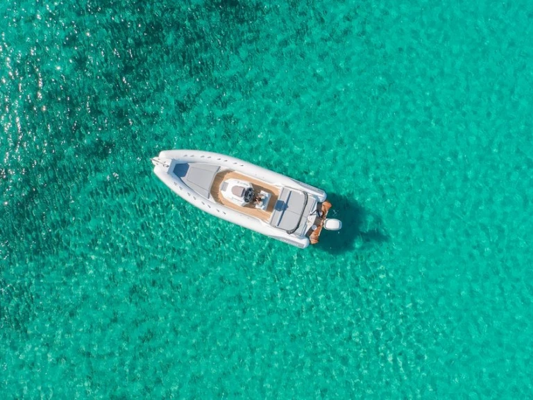RIB rental in Coti-Chiavari - Kardis KARDIS 880 APACHE