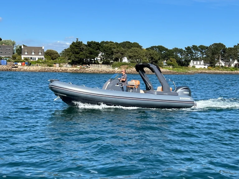 Zodiac Medline 7.5 in La Trinité-sur-Mer on SamBoat