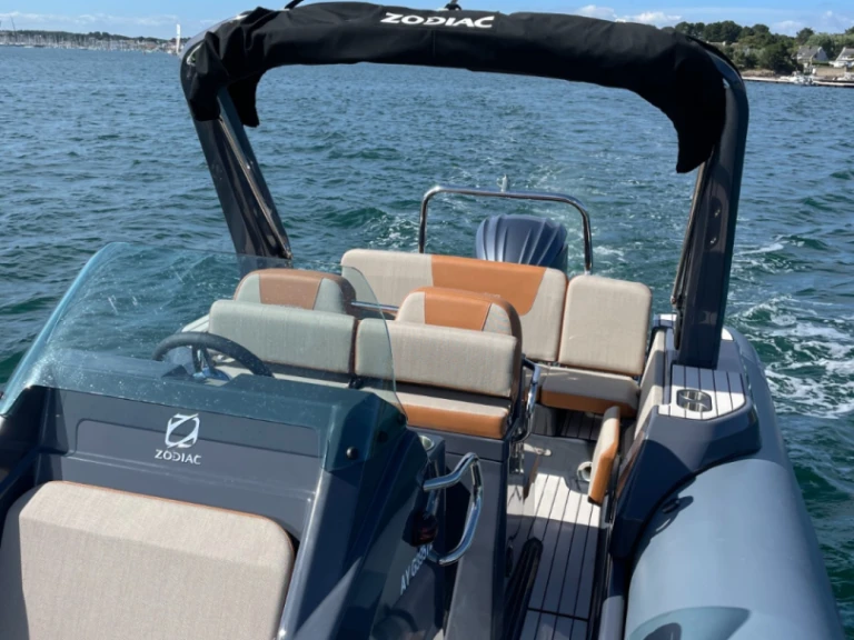 Yacht charter La Trinité-sur-Mer cheap Medline 7.5