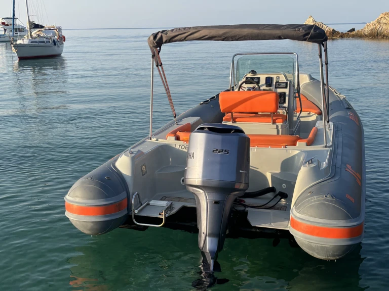 Yacht charter Hyères cheap Voyager 22