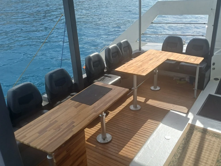Boat rental Fountaine Pajot Louisiane 37 in Marseille on Samboat