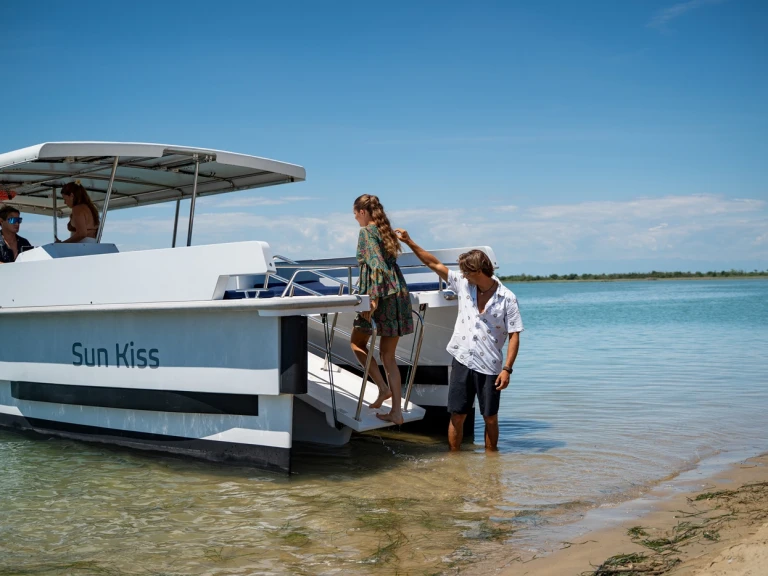 Bareboat Rental Motorboat Lagoon with a boat licence