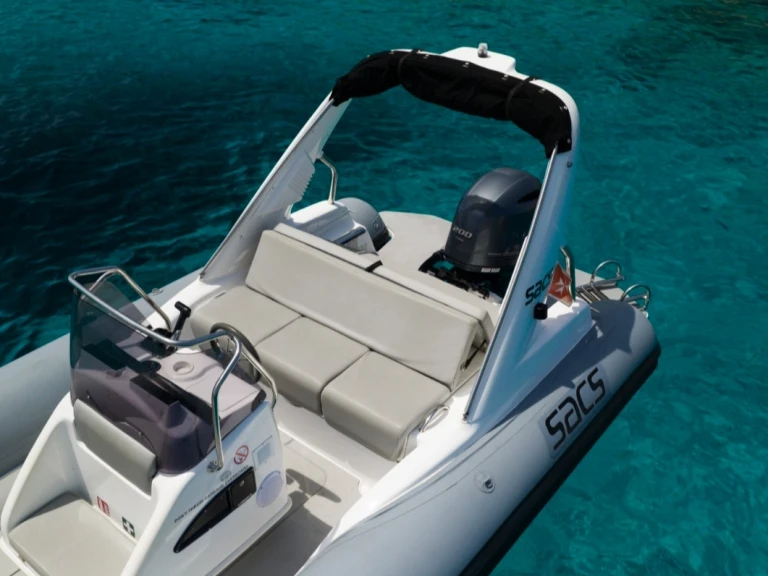 Sacs Sacs S 680 in Sliema on SamBoat