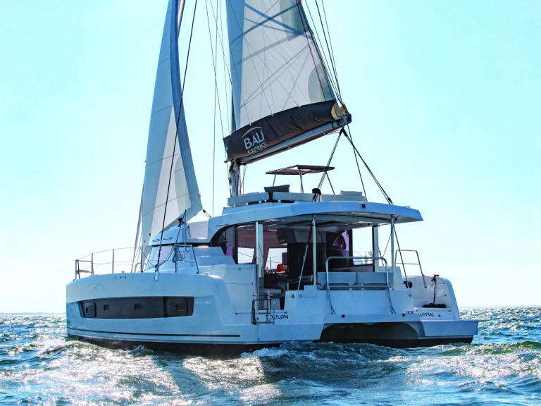 Yacht charter Saint-Mandrier-sur-Mer cheap Bali Catspace Voile