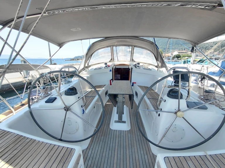 Rent a Bavaria Bavaria 43 Cruiser Lefkáda