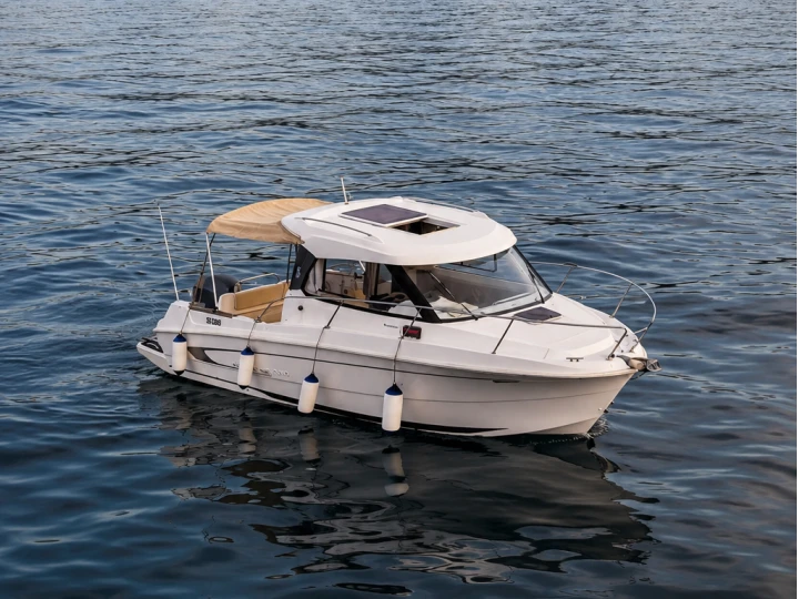 Motorboat for rent Saint-Cyprien at the best price