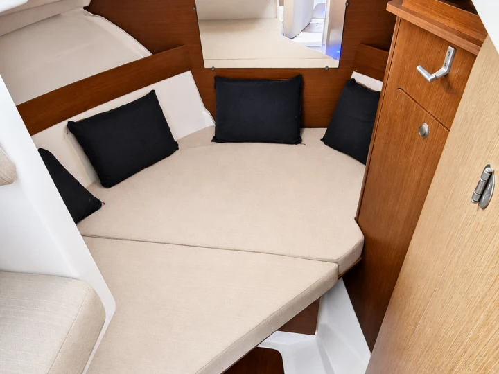 Bénéteau Antares 780 HB charter bareboat or captained in  Saint-Cyprien