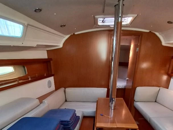 Yacht charter Porto Ercole cheap Oceanis 37
