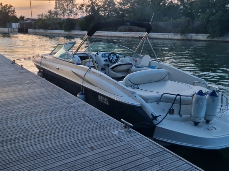 Monterey 268SC in San Giuliano - Venezia on SamBoat
