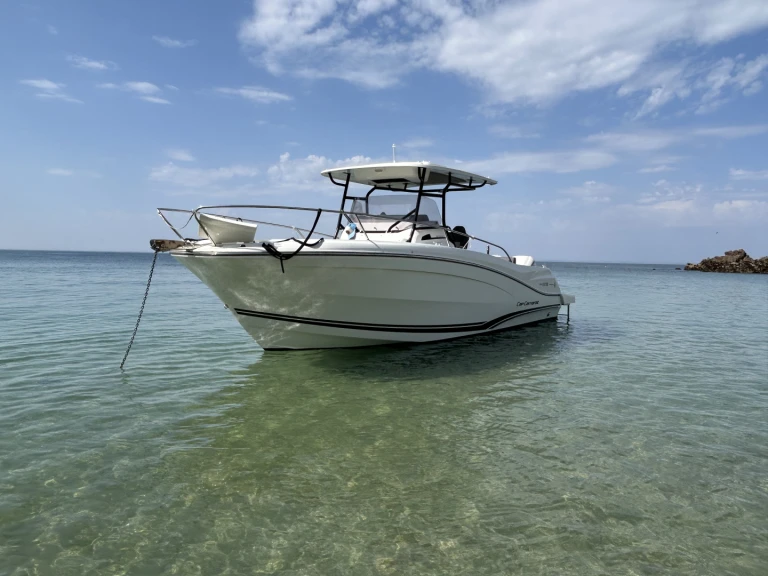 Motorboat rental in France - Jeanneau Cap Camarat 9.0 CC