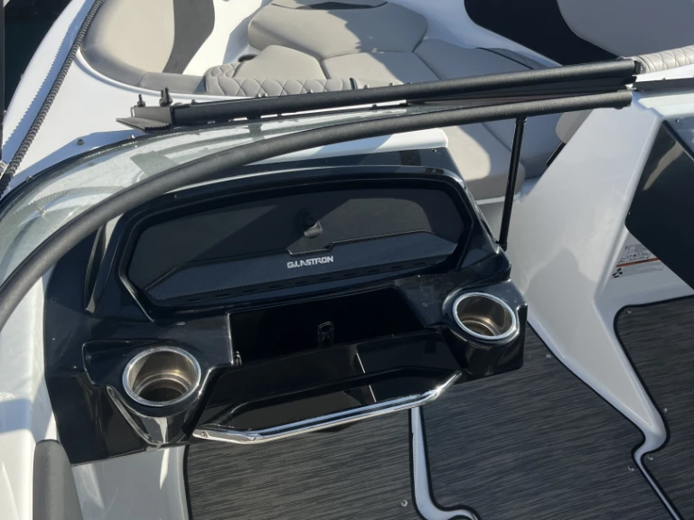Boat rental Glastron GT 225 in Ajaccio on Samboat