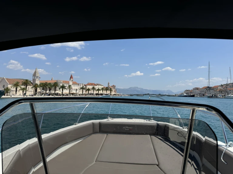 speedy Cayman 585 in Trogir on SamBoat