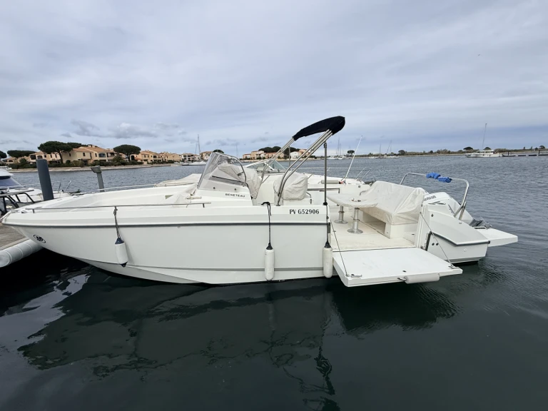 Motorboat rental with or without captain Bénéteau Saint-Cyprien