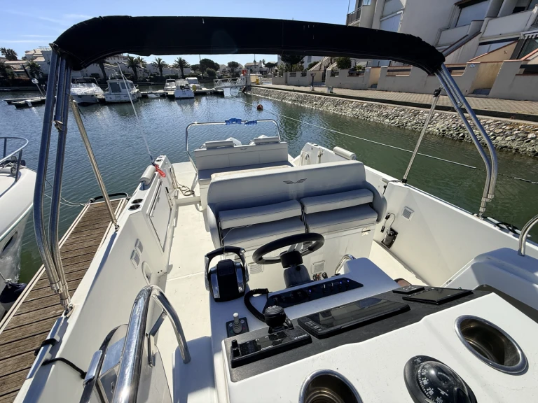 Bénéteau Flyer 9 SPACEdeck charter bareboat or captained in  Saint-Cyprien
