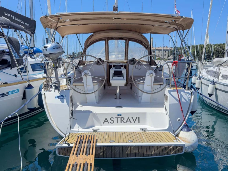 Boat rental Bavaria Cruiser 37 in Pula on Samboat