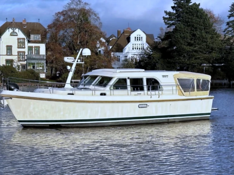 Houseboat rental in Rheinsberg - Linssen Grand Sturdy 40.9 Sedan