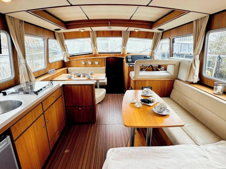 Houseboat rental with or without captain Linssen Rheinsberg