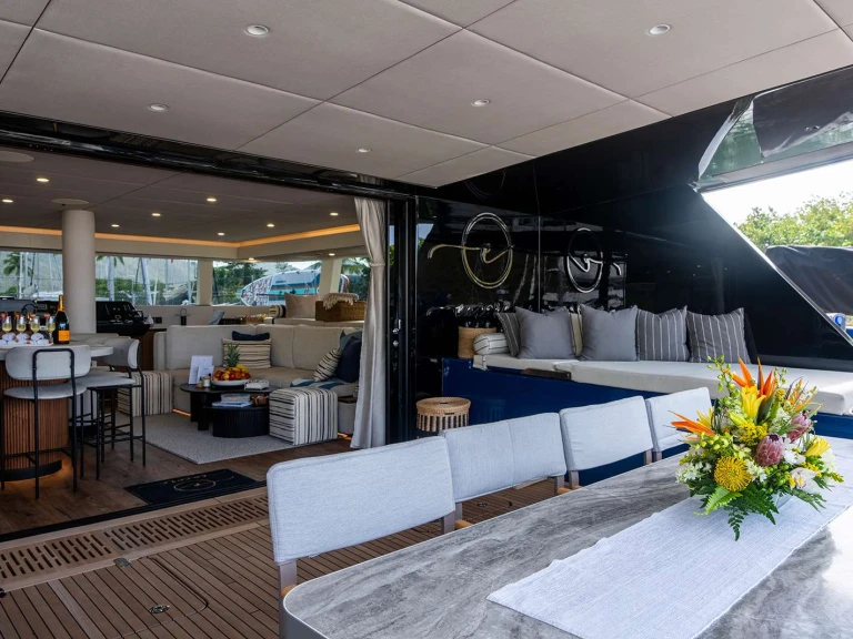 Bareboat Rental Luxury Yacht Sunreef with a boat licence