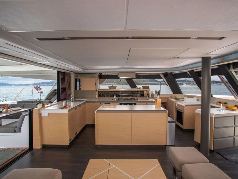 Boat rental Fountaine Pajot OKINAWA in Naples on Samboat