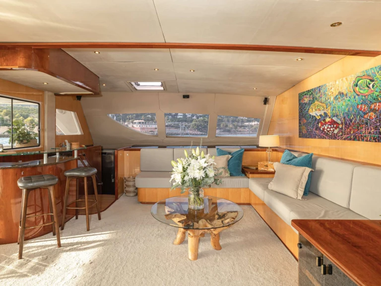 Rent a Matrix Yachts KINGS RANSOM Naples