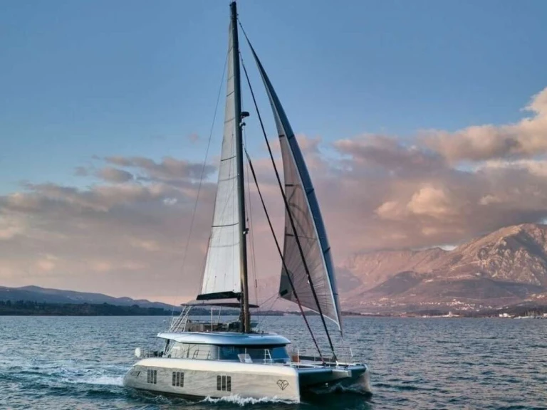 Luxury Yacht rental with or without captain Sunreef French Riviera