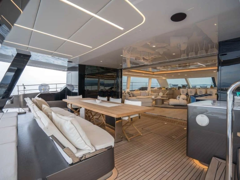Luxury Yacht rental with or without captain Sunreef Olbia