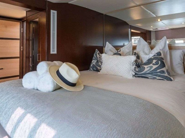 Luxury Yacht for rent Bonifacio at the best price