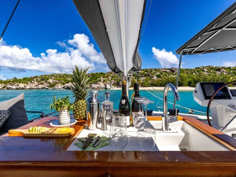 Luxury Yacht rental in Bahamas - Fountaine Pajot TRUE STORY
