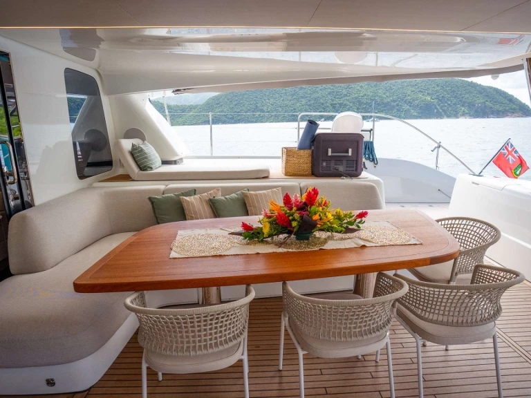 Bareboat Rental Luxury Yacht Lagoon with a boat licence